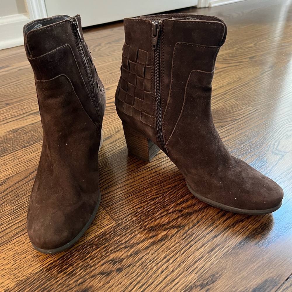 Josef Seibel Brown Suede Stacked Heel Bootie. Zip Up. Size 8.5 M / 39